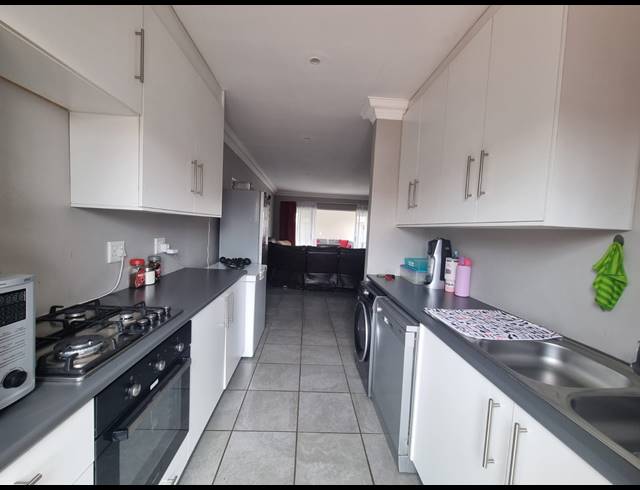 3 BEDROOM TOWNHOUSE FOR SALE IN ARCON PARK